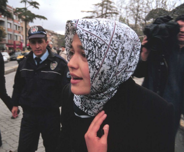 Foto - Dönemin zalimleri başörtüsü yasağını böyle uyguladı