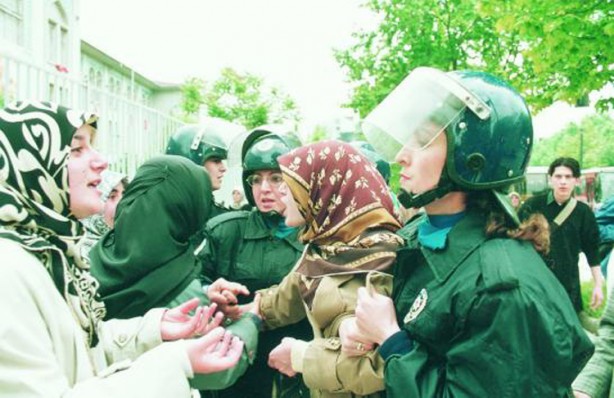 Foto - Dönemin zalimleri başörtüsü yasağını böyle uyguladı