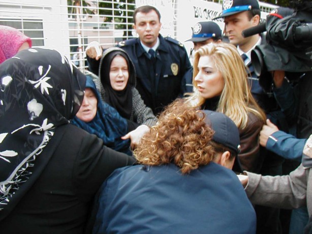 Foto - Dönemin zalimleri başörtüsü yasağını böyle uyguladı