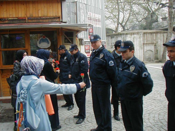 Foto - Dönemin zalimleri başörtüsü yasağını böyle uyguladı