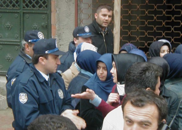 Foto - Dönemin zalimleri başörtüsü yasağını böyle uyguladı