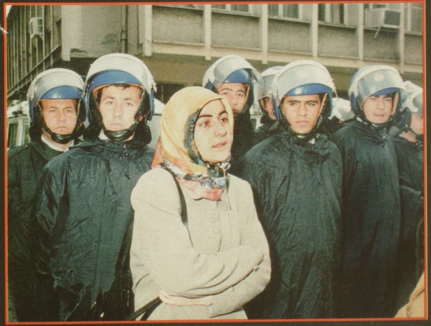 Foto - Dönemin zalimleri başörtüsü yasağını böyle uyguladı