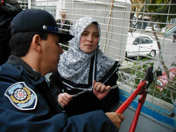 Foto - Dönemin zalimleri başörtüsü yasağını böyle uyguladı