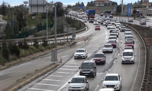 Foto - Dönenlerin çilesi başladı! Bayramın son gününde trafik kilitlendi