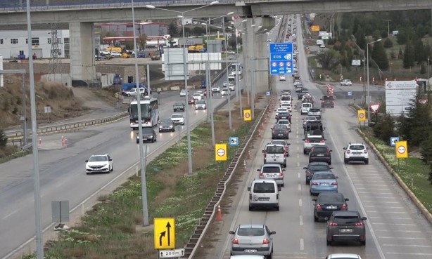Foto - Dönenlerin çilesi başladı! Bayramın son gününde trafik kilitlendi