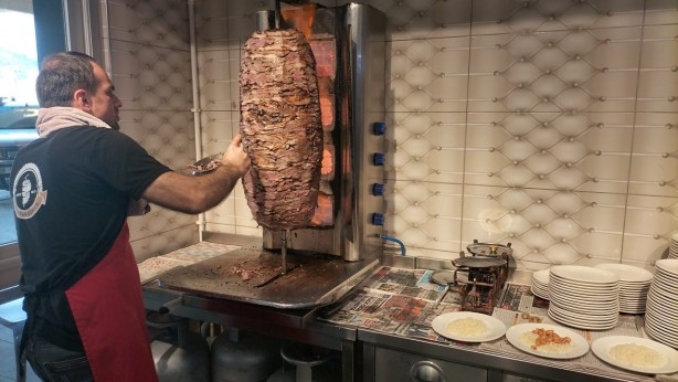 Foto - Döner yiyip hesabı ödemeyen kaymakamdan flaş hamle! Olay sonrası dönercinin dükkanına gidip...