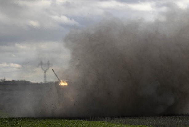 Foto - Donetsk cephesi böyle görüntülendi! 'Düşman hedeflerine yoğun atış yapıyoruz'
