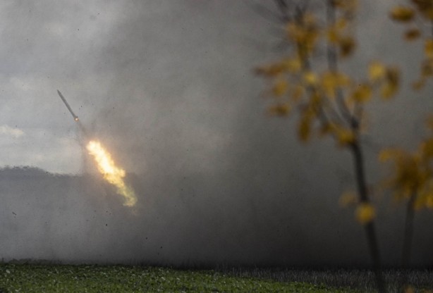 Foto - Donetsk cephesi böyle görüntülendi! 'Düşman hedeflerine yoğun atış yapıyoruz'