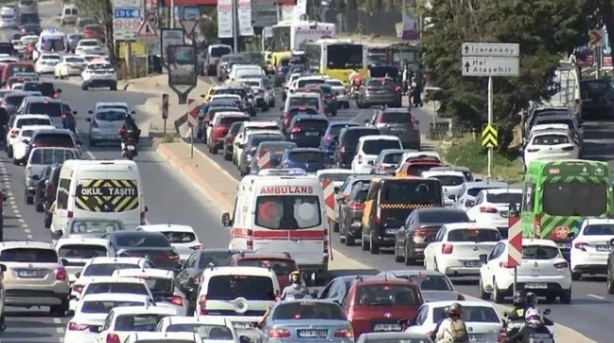 Foto - Dönüş başladı ama yollar kilit! İşte 43 ilin geçiş güzergahı