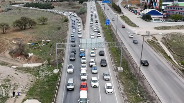 Foto - Dönüş başladı ama yollar kilit! İşte 43 ilin geçiş güzergahı