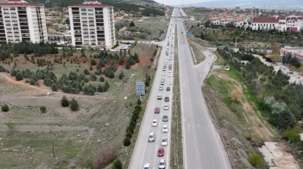 Foto - Dönüş başladı ama yollar kilit! İşte 43 ilin geçiş güzergahı