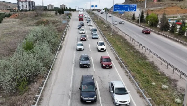 Foto - Dönüş başladı ama yollar kilit! İşte 43 ilin geçiş güzergahı