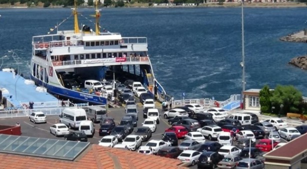 Dönüş çilesi erken başladı! 2 Km kuyruk oluştu