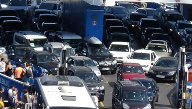 Foto - Dönüş çilesi erken başladı! 2 Km kuyruk oluştu