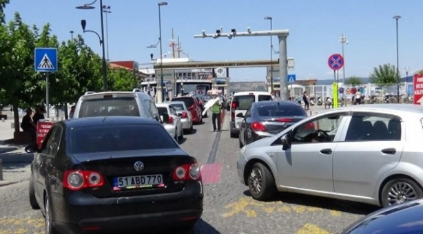 Foto - Dönüş çilesi erken başladı! 2 Km kuyruk oluştu