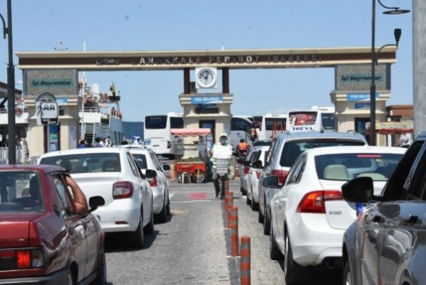 Foto - Dönüş çilesi erken başladı! 2 Km kuyruk oluştu
