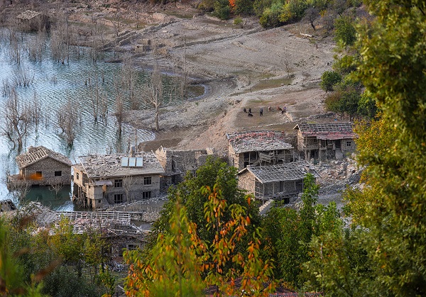 Foto - Dört mevsim turist çekiyor | Sular çekilince bakın ortaya ne çıktı?