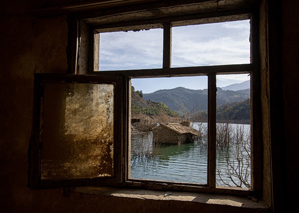 Foto - Dört mevsim turist çekiyor | Sular çekilince bakın ortaya ne çıktı?