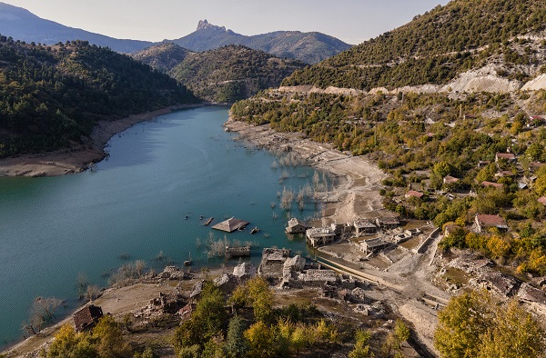 Foto - Dört mevsim turist çekiyor | Sular çekilince bakın ortaya ne çıktı?