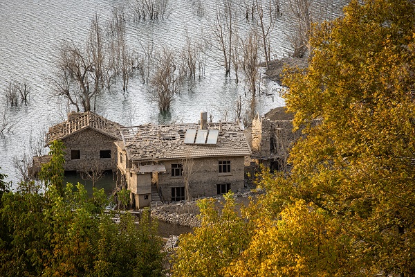 Foto - Dört mevsim turist çekiyor | Sular çekilince bakın ortaya ne çıktı?