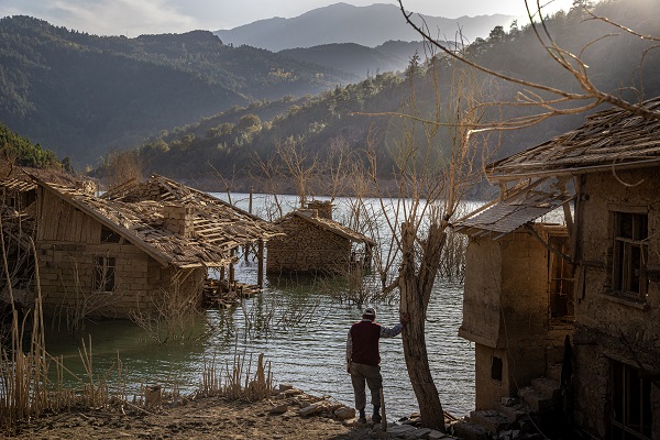 Foto - Dört mevsim turist çekiyor | Sular çekilince bakın ortaya ne çıktı?
