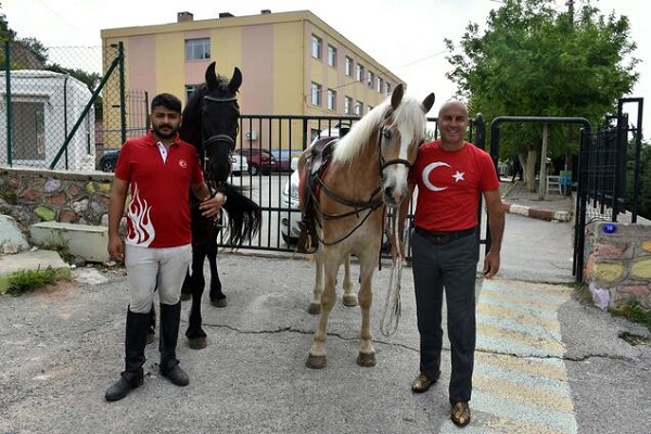 Foto - Dört nala sandığa gitti