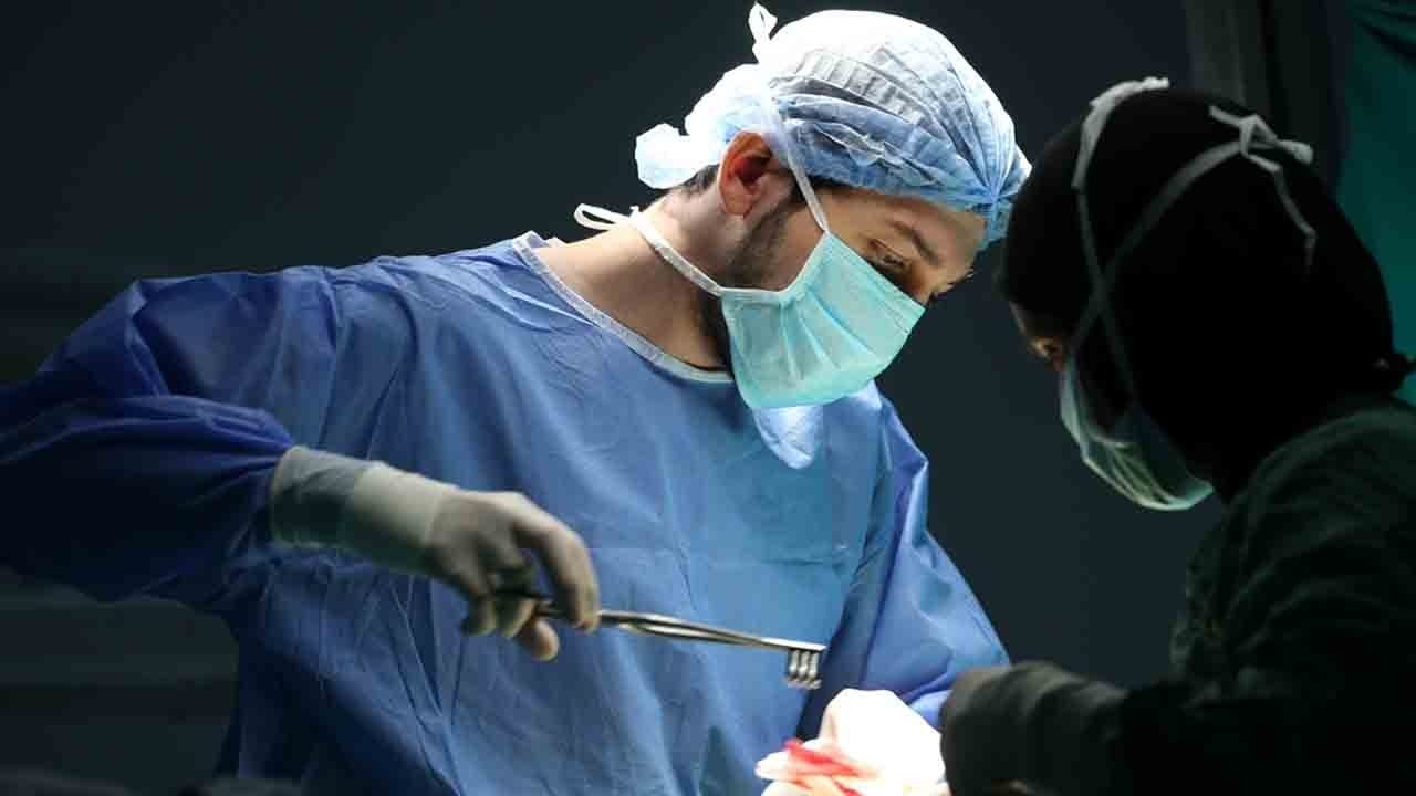 Foto - Dört yıl sonra yeniden yürüdü! Nadir tümörden başarılı ameliyatla kurtuldu!