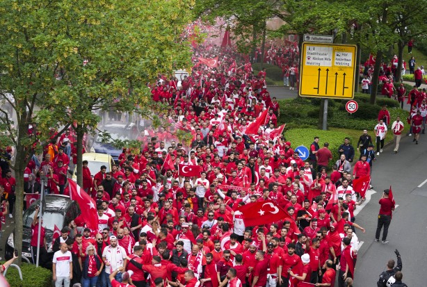 Dortmund kırmızı beyaz oldu