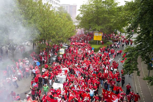 Foto - Dortmund kırmızı beyaz oldu