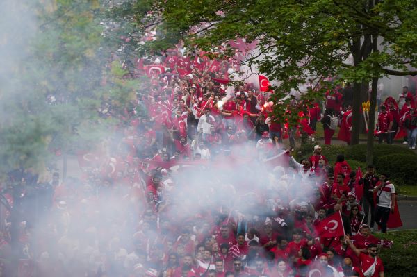 Foto - Dortmund kırmızı beyaz oldu