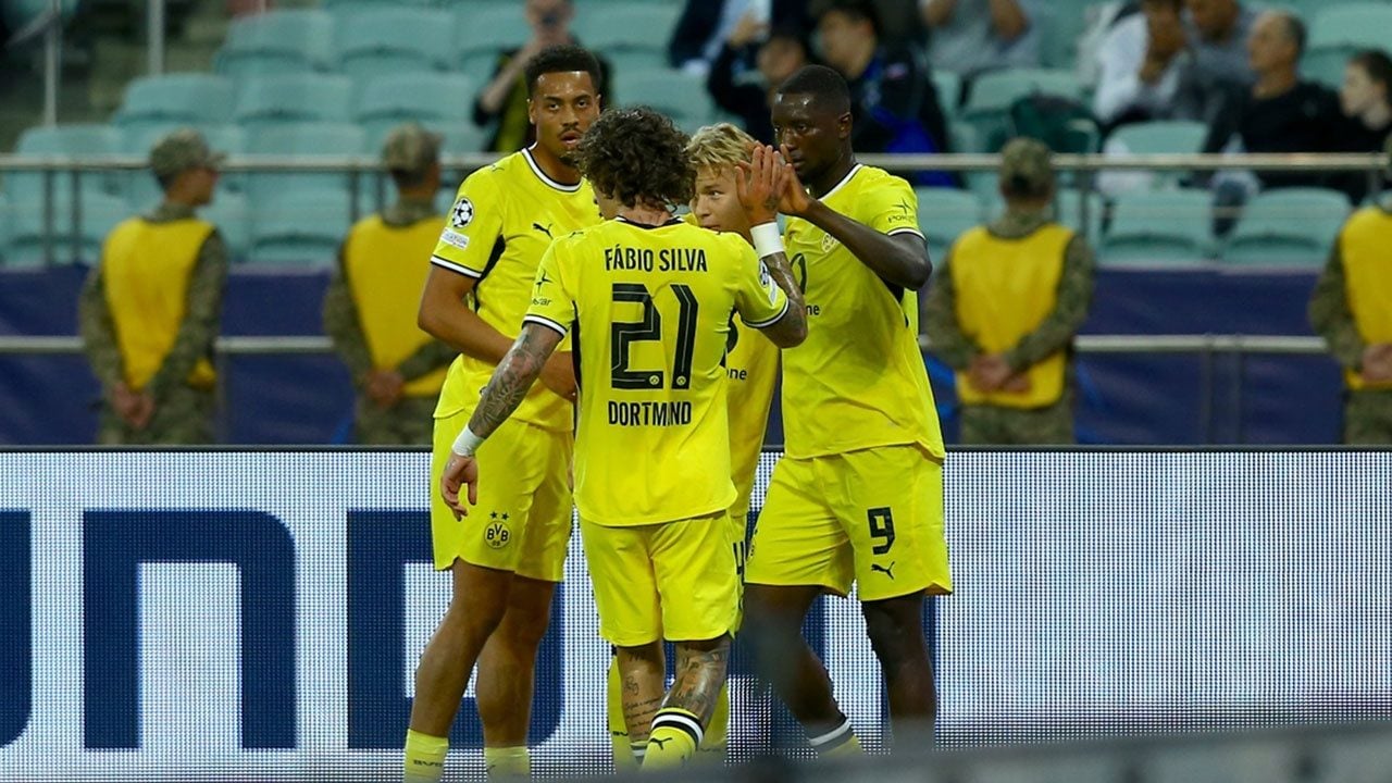Foto - Dortmundlu futbolcular Azerbaycan'da zehirlenmekten korktu! Duş bile almadan otobüse kaçtılar
