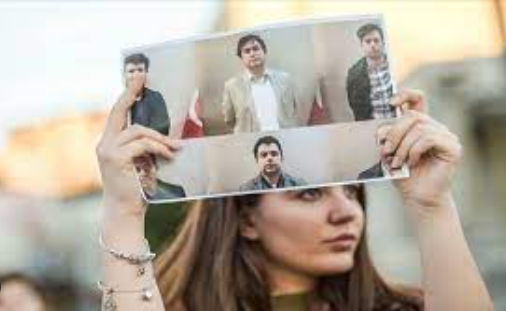 Foto - Dost bildiğimiz ülkede FETÖ rezaleti: Erdoğan'dan sert tepki