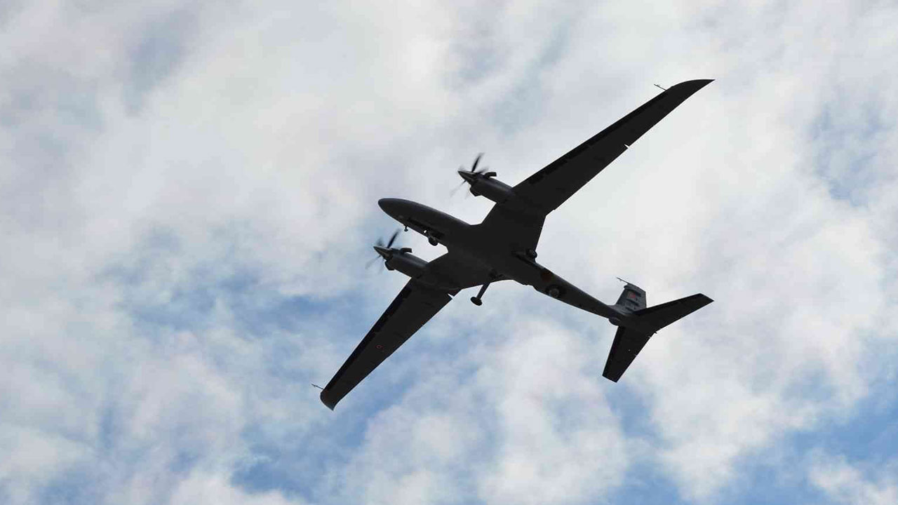 Dost ülkede hükümet düşmek üzere! Türk İHA'sı apar topar bölgeye sevk edildi