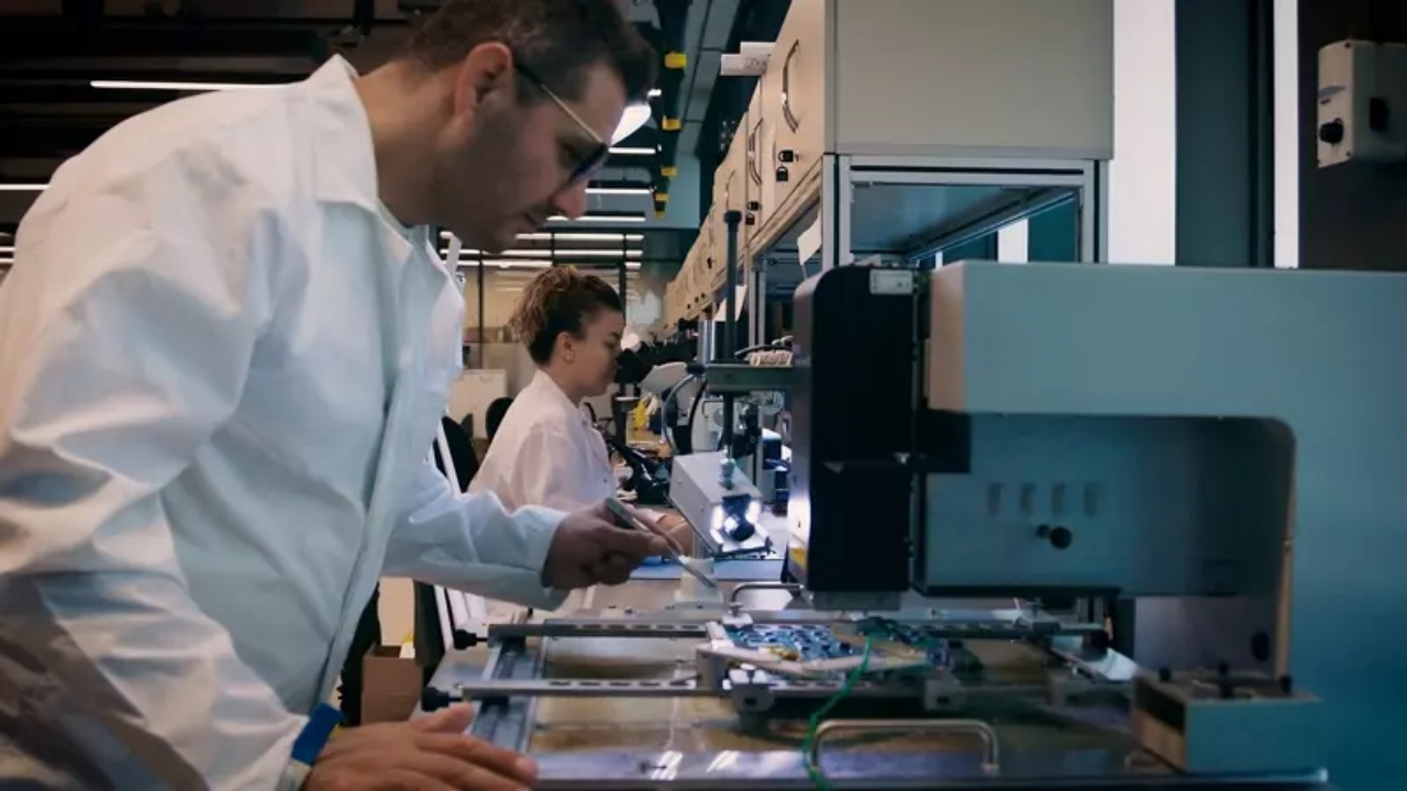 Foto - Dost ülkeler, peynir ekmek gibi almaya başladı! Gemi ve denizaltılarda Türk "kalbi" üç kıtaya yayıldı
