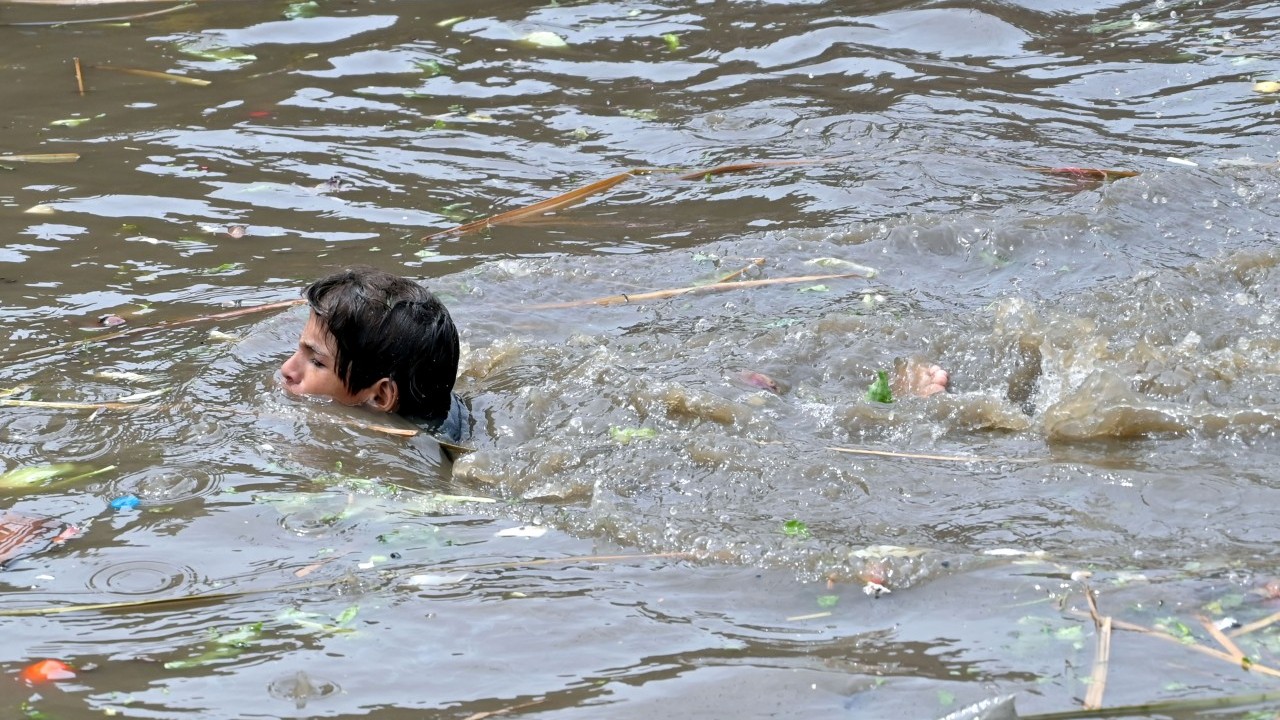Dost ve kardeş ülke Pakistan'dan çok kötü haber: 266 ölü var!