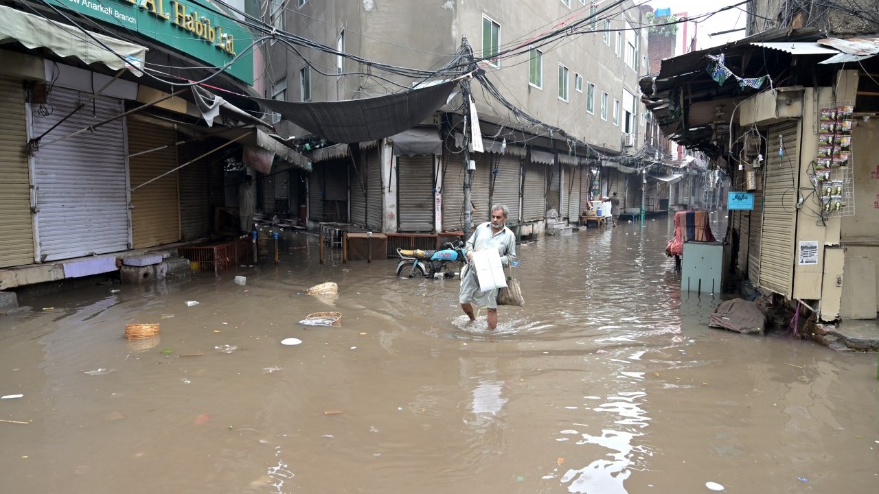 Foto - Dost ve kardeş ülke Pakistan'dan çok kötü haber: 266 ölü var!