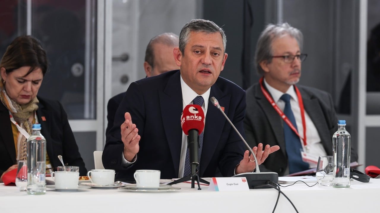 Dr. Hasan Arslan net konuştu: "Bir Mektupla Çözdük" Demişti... Özgür Özel Brüksel’de Muhatap Bulamadı