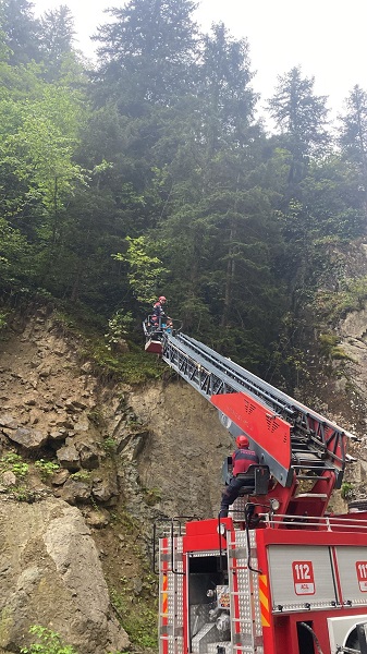Foto - Dron ararken yamaçta mahsur kaldılar