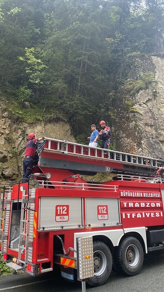 Foto - Dron ararken yamaçta mahsur kaldılar