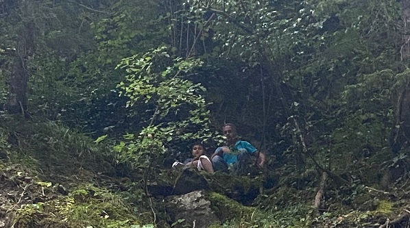 Dron ararken yamaçta mahsur kaldılar