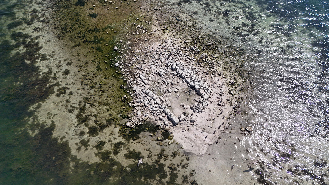 Foto - Dron ile görüntülendi! Sular çekilince tarihi yapı gün yüzüne çıktı