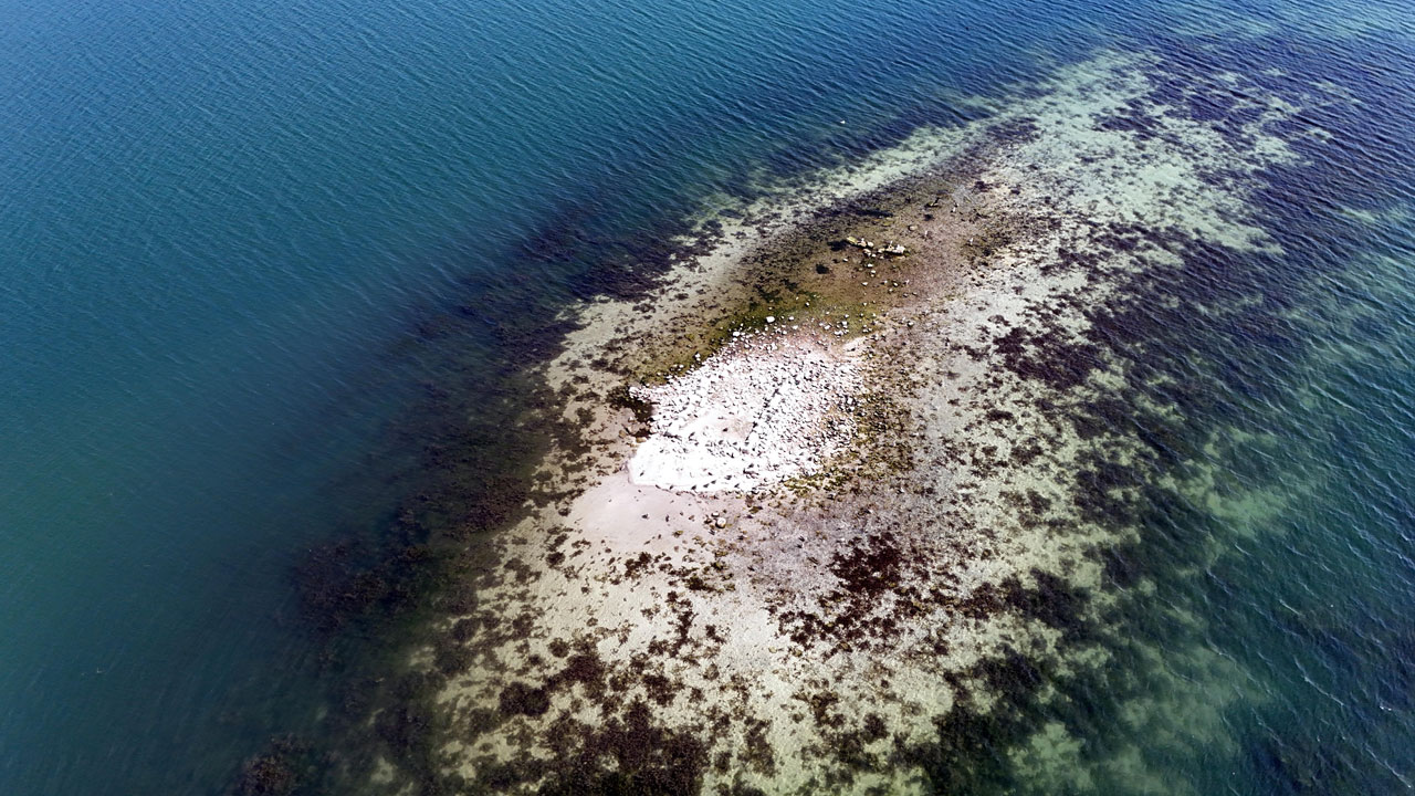 Foto - Dron ile görüntülendi! Sular çekilince tarihi yapı gün yüzüne çıktı