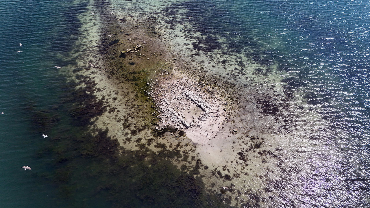 Dron ile görüntülendi! Sular çekilince tarihi yapı gün yüzüne çıktı