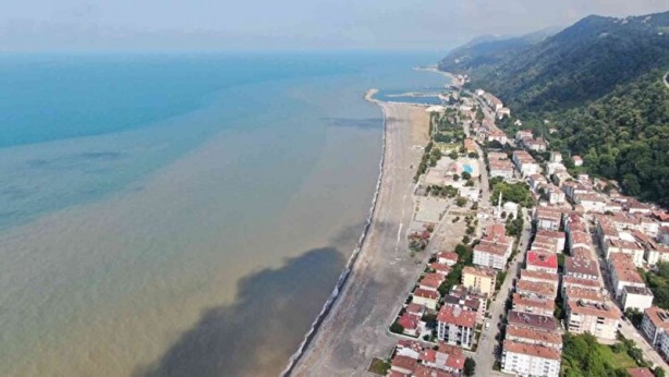 Foto - Dronla havadan görüntülendi: Sel suları Karadeniz’i kahverengiye bürüdü