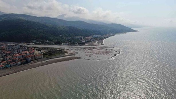 Foto - Dronla havadan görüntülendi: Sel suları Karadeniz’i kahverengiye bürüdü