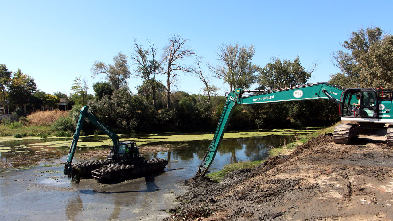 Foto - DSİ ekipleri temizlik başlattı! Edirne’de kuraklık Tunca Nehri’ni bu hale getirdi