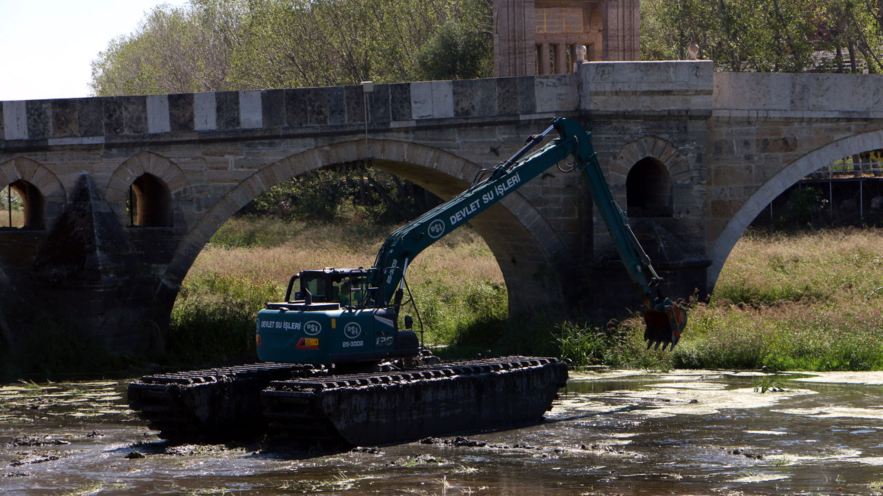 Foto - DSİ ekipleri temizlik başlattı! Edirne’de kuraklık Tunca Nehri’ni bu hale getirdi