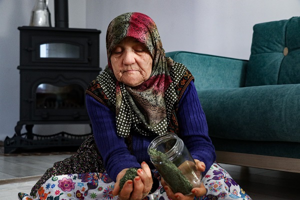 Foto - Dualarla sarma sardı! Zülfiye Nine, Cumhurbaşkanı Erdoğan'ı bekliyor