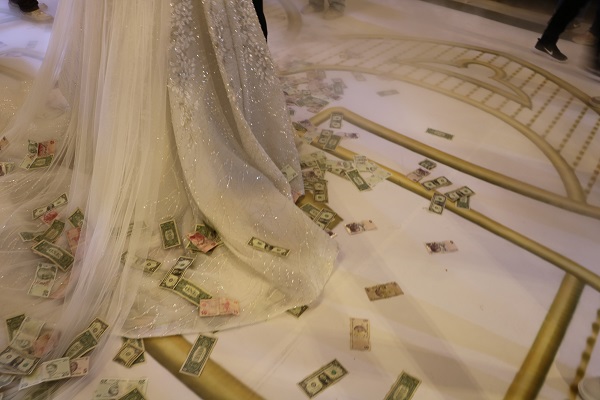 Foto - Düğün değil darphane! Aşiret düğününde takılanlar dudak uçuklattı