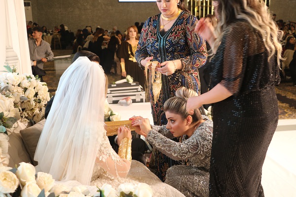 Foto - Düğün değil darphane! Aşiret düğününde takılanlar dudak uçuklattı